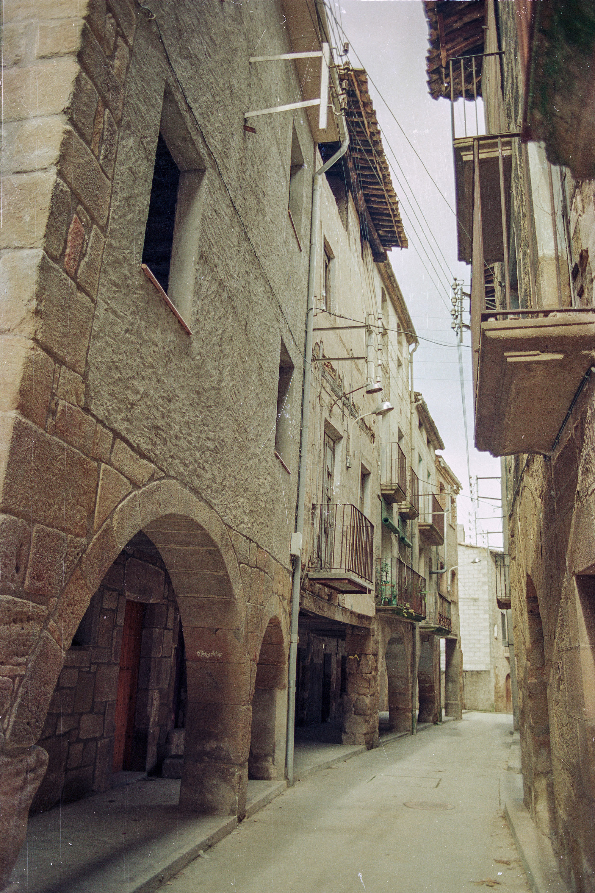 Porxos des del portal de l'Oratori
